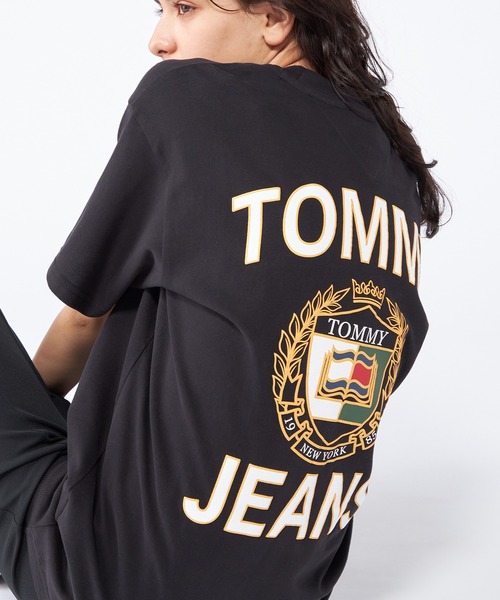 tommy jeans(トミー ジーンズ)の「【オンライン限定】エンブレムバックロゴTシャツ(Tシャツ/カットソー・メンズ・ホワイト/ブラック・SMALL/MEDIUM/LARGE/X-LARGE/XX-LARGE)」の8枚目の写真
