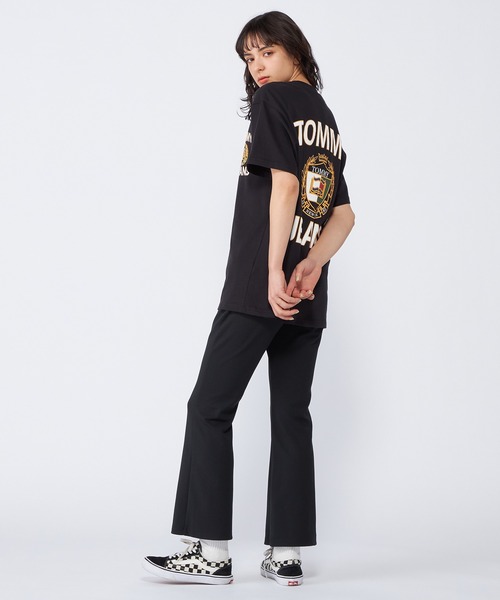 tommy jeans(トミー ジーンズ)の「【オンライン限定】エンブレムバックロゴTシャツ(Tシャツ/カットソー・メンズ・ホワイト/ブラック・SMALL/MEDIUM/LARGE/X-LARGE/XX-LARGE)」の11枚目の写真