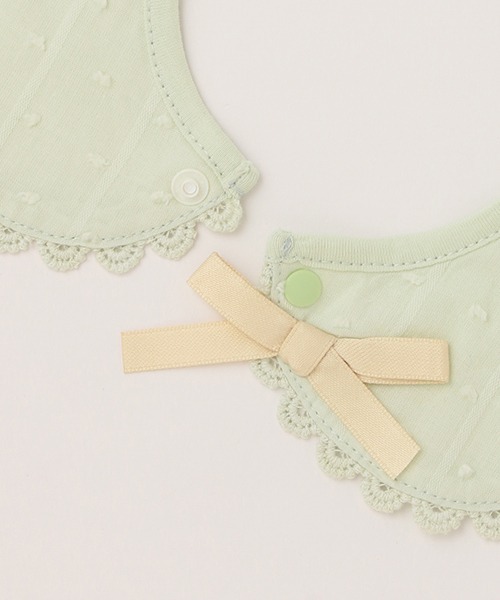 petit main(プティマイン)の「付け襟風スタイ(スタイ/よだれかけ・キッズ・オフホワイト/ライトピンク/ライトグリーン・FREE)」の4枚目の写真