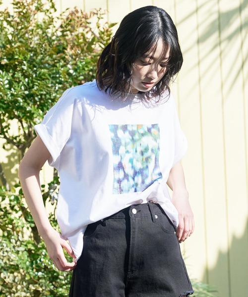 LB/S (エルビーエス)の「汗染みの目立ちにくいTシャツ ZEROSTAIN ゼロステイン 撥水性 UVカット ローカルラウンドプリント ボタニカルプリント Tシャツ(Tシャツ/カットソー・レディース・ホワイト/ダークベージュ/ピンク系その他/ブラック/イエロー/ミント・MEDIUM/LARGE)」の11枚目の写真