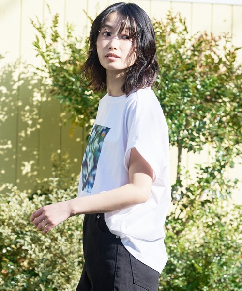 LB/S (エルビーエス)の「汗染みの目立ちにくいTシャツ ZEROSTAIN ゼロステイン 撥水性 UVカット ローカルラウンドプリント ボタニカルプリント Tシャツ(Tシャツ/カットソー・レディース・ホワイト/ダークベージュ/ピンク系その他/ブラック/イエロー/ミント・MEDIUM/LARGE)」の14枚目の写真