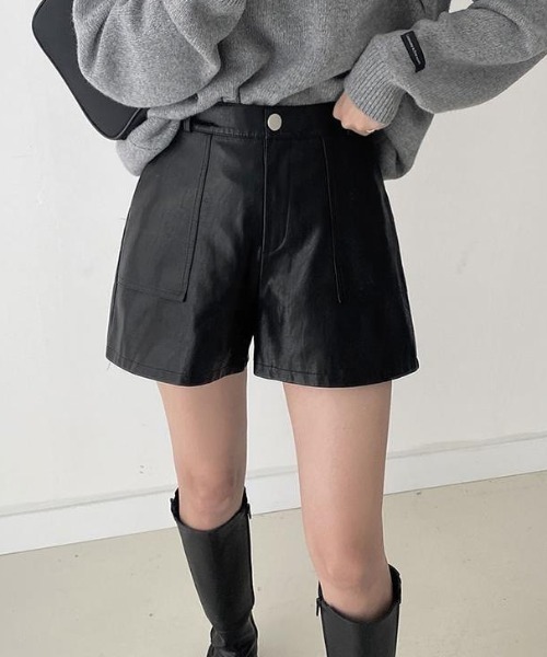 LAC-VERT(ラック・ヴェール)の「フェイクレザーショートパンツ(その他パンツ・レディース・ブラック/カーキ・L/M)」の2枚目の写真