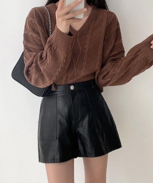 LAC-VERT(ラック・ヴェール)の「フェイクレザーショートパンツ(その他パンツ・レディース・ブラック/カーキ・L/M)」の3枚目の写真