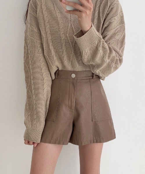 LAC-VERT(ラック・ヴェール)の「フェイクレザーショートパンツ(その他パンツ・レディース・ブラック/カーキ・L/M)」の5枚目の写真