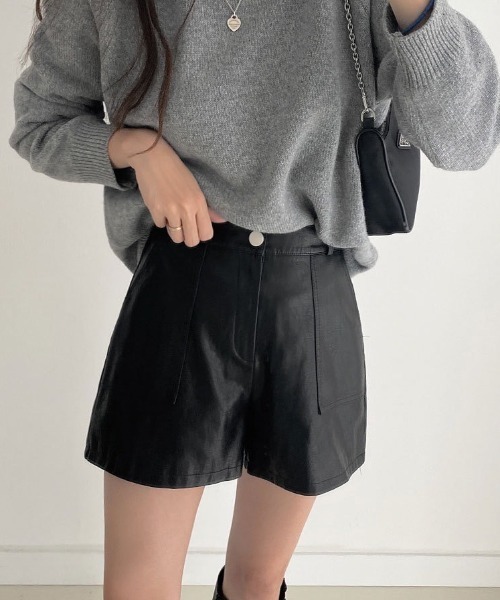 LAC-VERT(ラック・ヴェール)の「フェイクレザーショートパンツ(その他パンツ・レディース・ブラック/カーキ・L/M)」の8枚目の写真