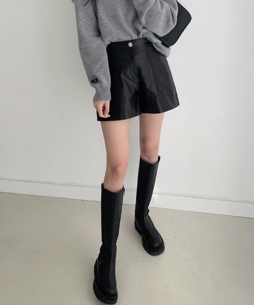 LAC-VERT(ラック・ヴェール)の「フェイクレザーショートパンツ(その他パンツ・レディース・ブラック/カーキ・L/M)」の7枚目の写真