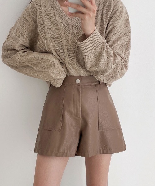 LAC-VERT(ラック・ヴェール)の「フェイクレザーショートパンツ(その他パンツ・レディース・ブラック/カーキ・L/M)」の10枚目の写真