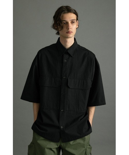 STYLEMIXER(スタイルミキサー)の「カッティングポケットシャツ(シャツ/ブラウス・メンズ・ブラック/ライトベージュ・MEDIUM/LARGE)」の2枚目の写真