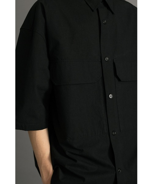 STYLEMIXER(スタイルミキサー)の「カッティングポケットシャツ(シャツ/ブラウス・メンズ・ブラック/ライトベージュ・MEDIUM/LARGE)」の4枚目の写真