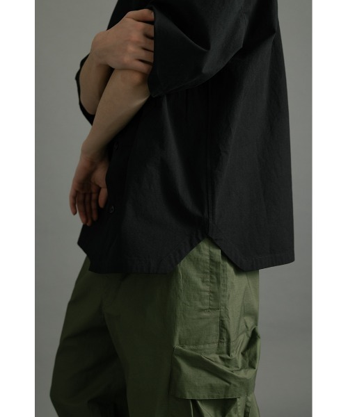 STYLEMIXER(スタイルミキサー)の「カッティングポケットシャツ(シャツ/ブラウス・メンズ・ブラック/ライトベージュ・MEDIUM/LARGE)」の11枚目の写真