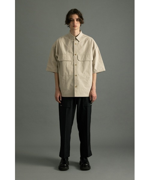 STYLEMIXER(スタイルミキサー)の「カッティングポケットシャツ(シャツ/ブラウス・メンズ・ブラック/ライトベージュ・MEDIUM/LARGE)」の17枚目の写真