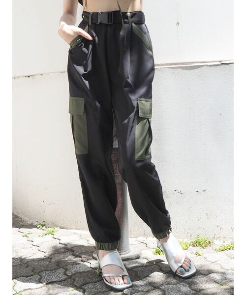 EVRIS(エヴリス)の「サテンパッチワークパンツ【セットアップ着用可能】(その他パンツ・レディース・ブラック/ブルー/カーキ・FREE)」の2枚目の写真