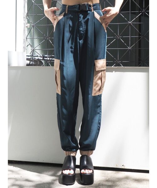 EVRIS(エヴリス)の「サテンパッチワークパンツ【セットアップ着用可能】(その他パンツ・レディース・ブラック/ブルー/カーキ・FREE)」の17枚目の写真