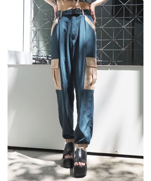 EVRIS(エヴリス)の「サテンパッチワークパンツ【セットアップ着用可能】(その他パンツ・レディース・ブラック/ブルー/カーキ・FREE)」の18枚目の写真