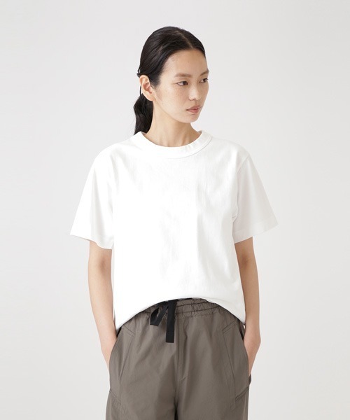 MHL.(エムエイチエル)の「LIGHTWEIGHT MATT COTTON JERSEY(Tシャツ/カットソー・レディース・ホワイト/ブラック・2)」の2枚目の写真