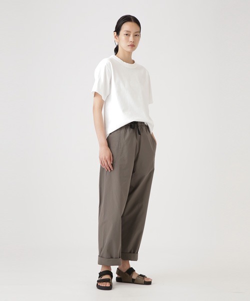 MHL.(エムエイチエル)の「LIGHTWEIGHT MATT COTTON JERSEY(Tシャツ/カットソー・レディース・ホワイト/ブラック・2)」の4枚目の写真