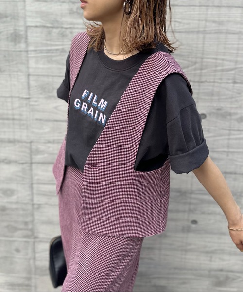mi via loca(ミヴィアロカ)の「【2WAY】チェック柄シャーリング ビスチェ・ベスト(ベスト・レディース・ライム/ブルー/ネイビー/ピンク・FREE)」の4枚目の写真