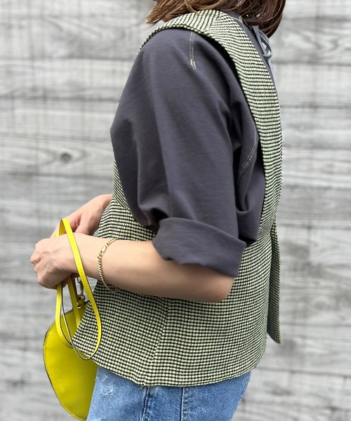 mi via loca(ミヴィアロカ)の「【2WAY】チェック柄シャーリング ビスチェ・ベスト(ベスト・レディース・ライム/ブルー/ネイビー/ピンク・FREE)」の8枚目の写真