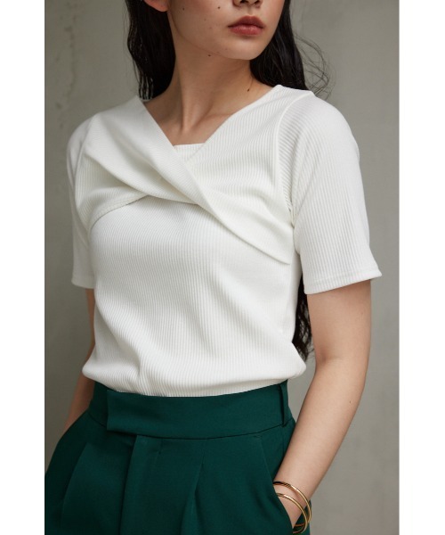 AZUL by moussy(アズールバイマウジー)の「フロントツイストリブトップス(Tシャツ/カットソー・レディース・オフホワイト/ブラック/ボルドー・SMALL/MEDIUM)」の2枚目の写真