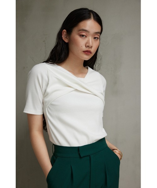 AZUL by moussy(アズールバイマウジー)の「フロントツイストリブトップス(Tシャツ/カットソー・レディース・オフホワイト/ブラック/ボルドー・SMALL/MEDIUM)」の5枚目の写真