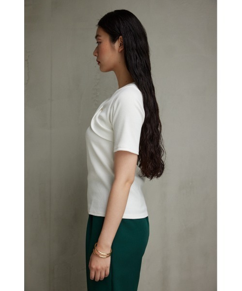 AZUL by moussy(アズールバイマウジー)の「フロントツイストリブトップス(Tシャツ/カットソー・レディース・オフホワイト/ブラック/ボルドー・SMALL/MEDIUM)」の8枚目の写真