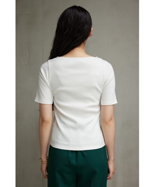 AZUL by moussy(アズールバイマウジー)の「フロントツイストリブトップス(Tシャツ/カットソー・レディース・オフホワイト/ブラック/ボルドー・SMALL/MEDIUM)」の9枚目の写真