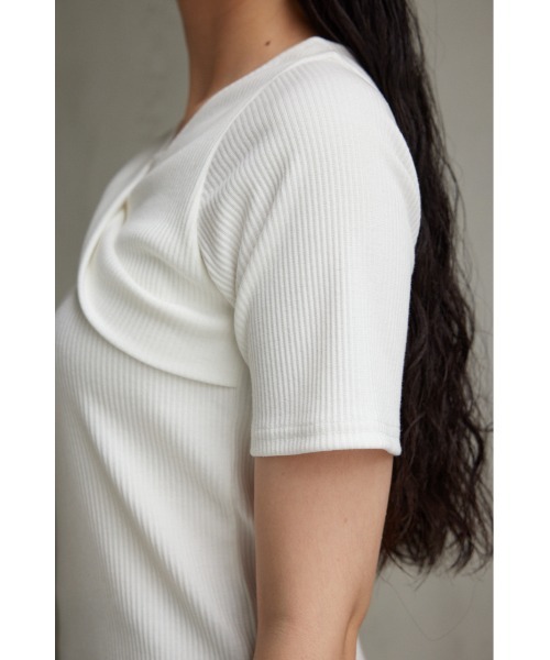 AZUL by moussy(アズールバイマウジー)の「フロントツイストリブトップス(Tシャツ/カットソー・レディース・オフホワイト/ブラック/ボルドー・SMALL/MEDIUM)」の11枚目の写真
