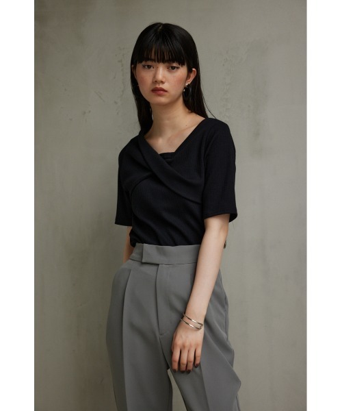 AZUL by moussy(アズールバイマウジー)の「フロントツイストリブトップス(Tシャツ/カットソー・レディース・オフホワイト/ブラック/ボルドー・SMALL/MEDIUM)」の14枚目の写真