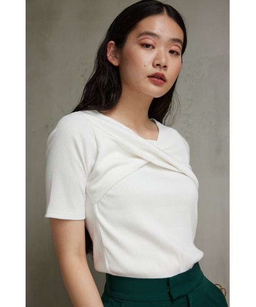 AZUL by moussy(アズールバイマウジー)の「フロントツイストリブトップス(Tシャツ/カットソー・レディース・オフホワイト/ブラック/ボルドー・SMALL/MEDIUM)」の4枚目の写真