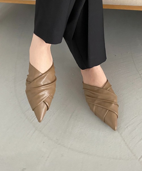 CAPRICIEUX LE'MAGE(カプリシューレマージュ)の「ギャザークロスミュール(サンダル・レディース・ブラック/モカ・37/38)」の6枚目の写真