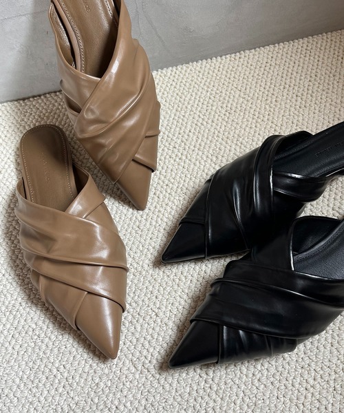 CAPRICIEUX LE'MAGE(カプリシューレマージュ)の「ギャザークロスミュール(サンダル・レディース・ブラック/モカ・37/38)」の4枚目の写真