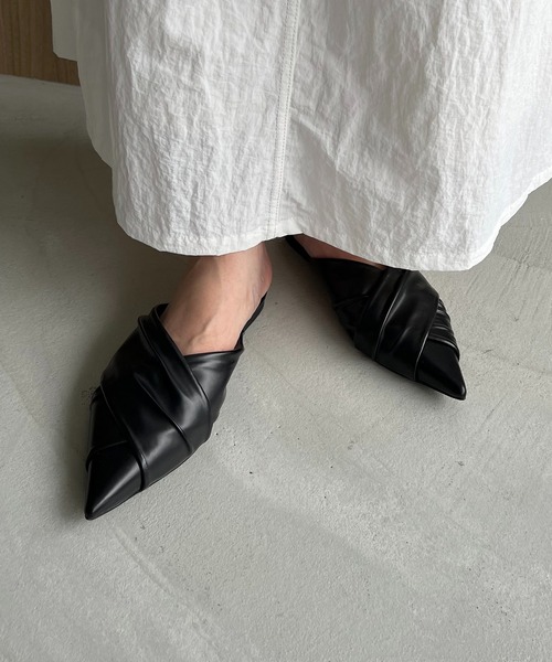 CAPRICIEUX LE'MAGE(カプリシューレマージュ)の「ギャザークロスミュール(サンダル・レディース・ブラック/モカ・37/38)」の9枚目の写真