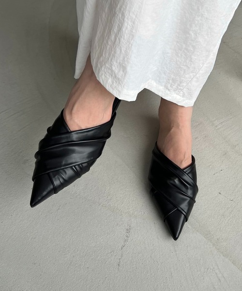 CAPRICIEUX LE'MAGE(カプリシューレマージュ)の「ギャザークロスミュール(サンダル・レディース・ブラック/モカ・37/38)」の10枚目の写真