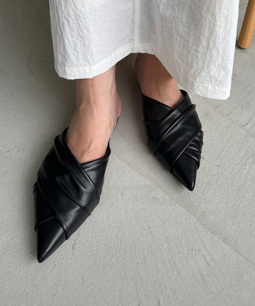 CAPRICIEUX LE'MAGE(カプリシューレマージュ)の「ギャザークロスミュール(サンダル・レディース・ブラック/モカ・37/38)」の11枚目の写真