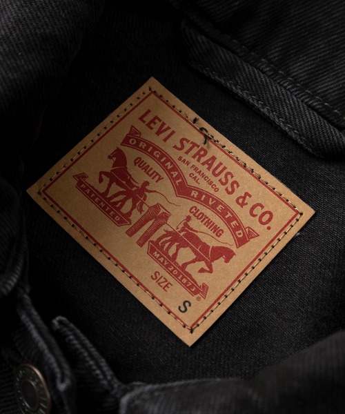 Levi's（リーバイス）の「【Levi’s/リーバイス】ヴィンテージウォッシュ スリットスリーブデザイン オーバーサイズデニムジャケット/ ダメージ加工/ BABY SLICED TRUCKER JACKET/DARK WASH（デニムジャケット・レディース・ブラック・S）」の4枚目の写真