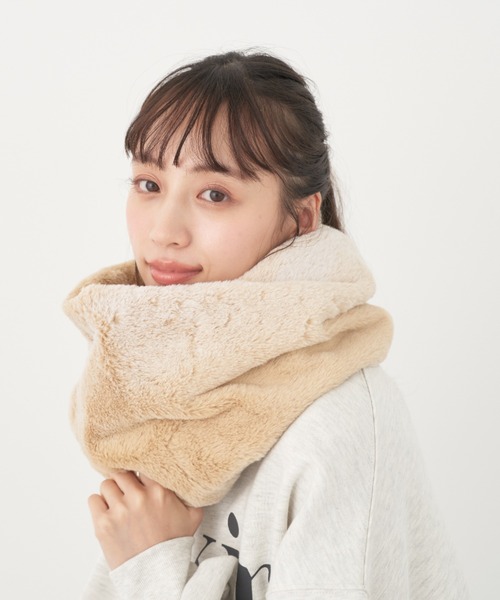 earth music&ecology（アースミュージックアンドエコロジー）の「ファースヌード（ストール/ショール・レディース・ライトベージュ/ブラック・FREE）」の2枚目の写真