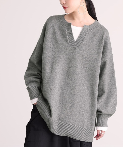 n'OrLABEL（ノアールレーベル）の「『キーネック×ぽわん袖ニット』（ニット/セーター・レディース・チャコールグレー/ブラック/グレイッシュブルー/グレイッシュベージュ/ボルドー・FREE）」の2枚目の写真