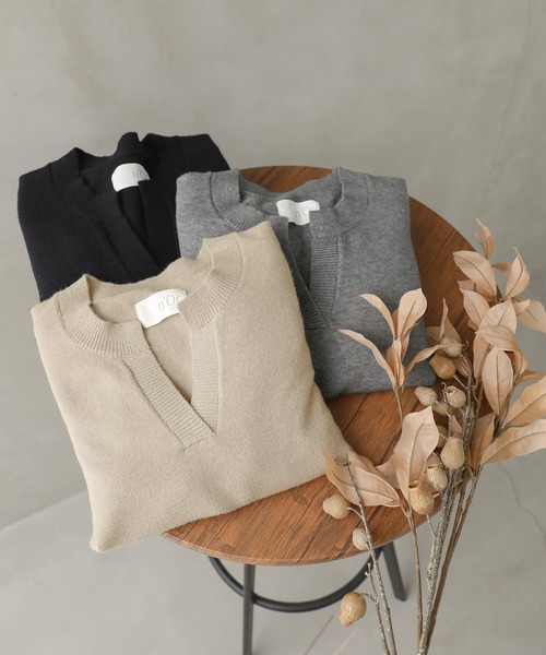 n'OrLABEL（ノアールレーベル）の「『キーネック×ぽわん袖ニット』（ニット/セーター・レディース・チャコールグレー/ブラック/グレイッシュブルー/グレイッシュベージュ/ボルドー・FREE）」の6枚目の写真