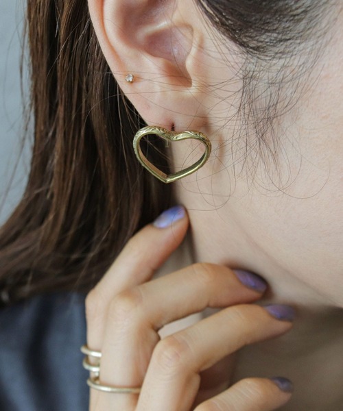 Cepica（セピカ）の「【LIMITED NUMBER / リミテッドナンバー】アシメトリーハートピアス（ピアス（両耳用）・レディース・シルバー/ゴールド・FREE）」の3枚目の写真