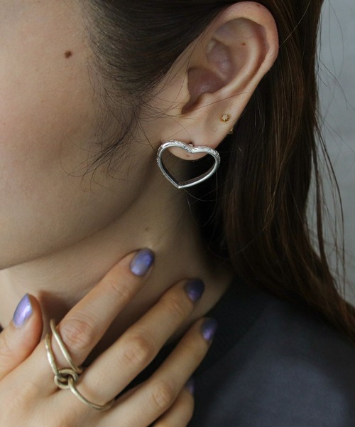 Cepica（セピカ）の「【LIMITED NUMBER / リミテッドナンバー】アシメトリーハートピアス（ピアス（両耳用）・レディース・シルバー/ゴールド・FREE）」の4枚目の写真