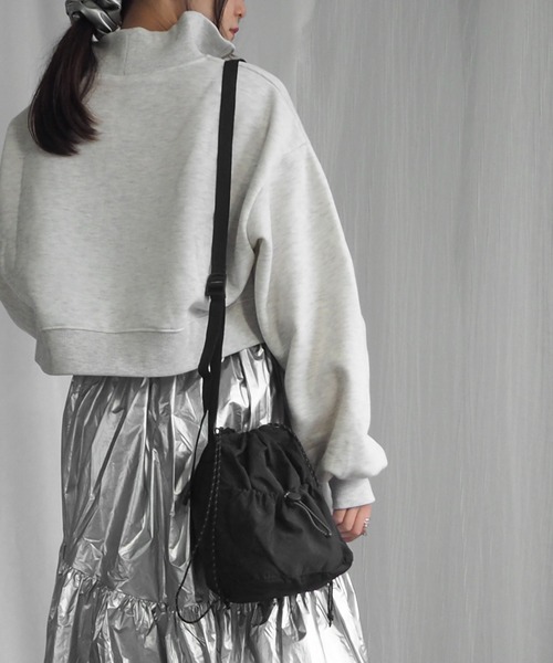 minia（ミニア）の「シャカシャカ素材の巾着ショルダーバッグ（ハンドバッグ・レディース・ホワイト/ブラック/カーキ・FREE）」の21枚目の写真