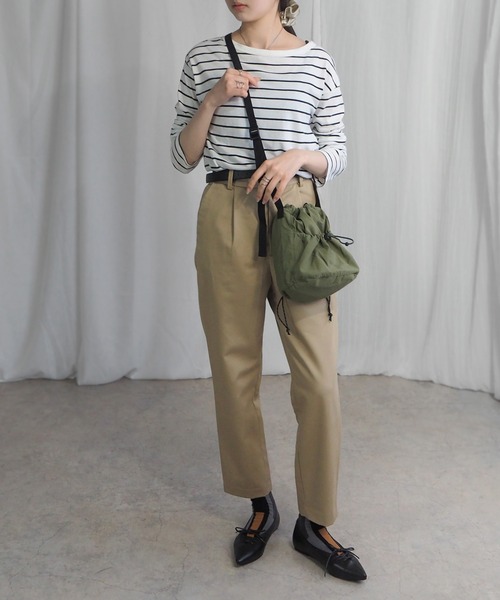 minia（ミニア）の「シャカシャカ素材の巾着ショルダーバッグ（ハンドバッグ・レディース・ホワイト/ブラック/カーキ・FREE）」の17枚目の写真