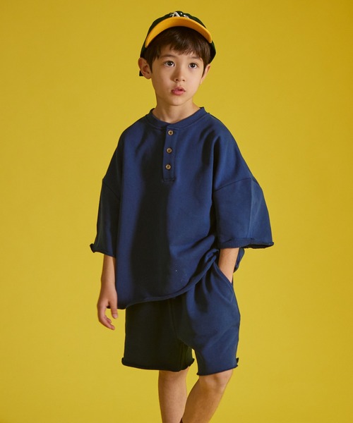 PAIRMANON STREET（ペアマノンストリート）の「【PAIRMANON STREET】裏毛 無地 ヘンリーネック 半袖 ハーフパンツ セットアップ（セットアップ・キッズ・ネイビー/レッド/グレー/ブラック・110/90/120/150/130/140/100）」の3枚目の写真