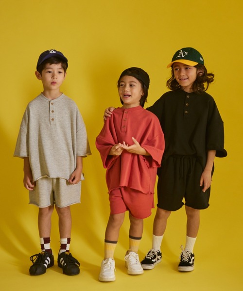 PAIRMANON STREET（ペアマノンストリート）の「【PAIRMANON STREET】裏毛 無地 ヘンリーネック 半袖 ハーフパンツ セットアップ（セットアップ・キッズ・ネイビー/レッド/グレー/ブラック・110/90/120/150/130/140/100）」の9枚目の写真