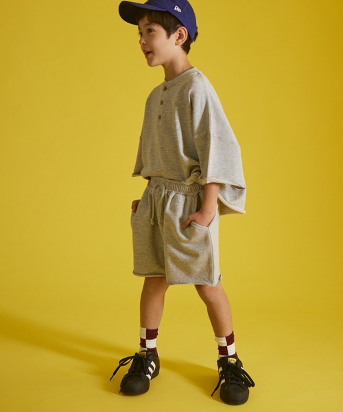 PAIRMANON STREET（ペアマノンストリート）の「【PAIRMANON STREET】裏毛 無地 ヘンリーネック 半袖 ハーフパンツ セットアップ（セットアップ・キッズ・ネイビー/レッド/グレー/ブラック・110/90/120/150/130/140/100）」の11枚目の写真