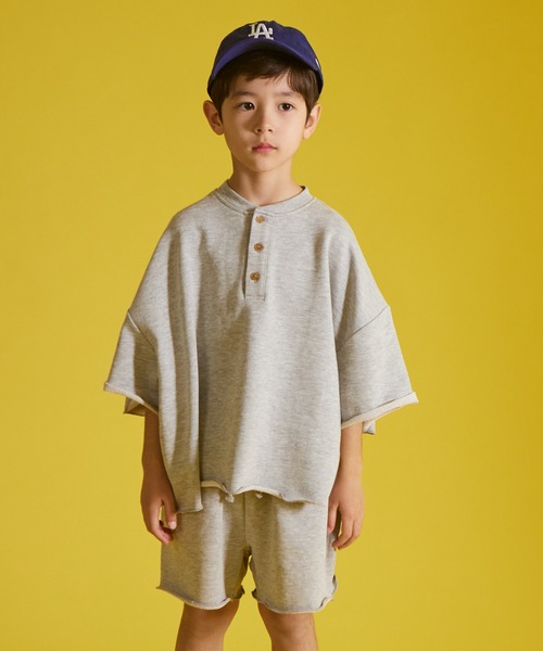 PAIRMANON STREET（ペアマノンストリート）の「【PAIRMANON STREET】裏毛 無地 ヘンリーネック 半袖 ハーフパンツ セットアップ（セットアップ・キッズ・ネイビー/レッド/グレー/ブラック・110/90/120/150/130/140/100）」の15枚目の写真