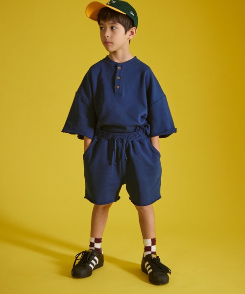 PAIRMANON STREET（ペアマノンストリート）の「【PAIRMANON STREET】裏毛 無地 ヘンリーネック 半袖 ハーフパンツ セットアップ（セットアップ・キッズ・ネイビー/レッド/グレー/ブラック・110/90/120/150/130/140/100）」の20枚目の写真