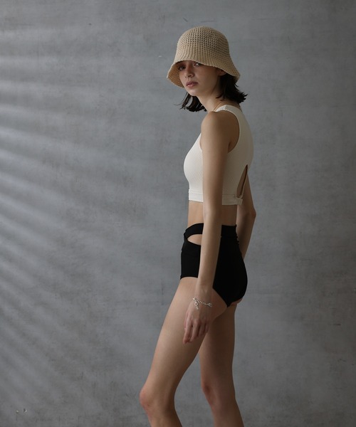 COLONY 2139（コロニートゥーワンスリーナイン）の「クロスボトムアメスリタンキニ（水着・レディース・ブラック/アイボリー・FREE）」の14枚目の写真