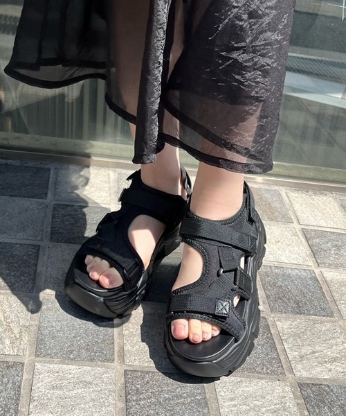 one after another NICE CLAUP（ワンアフターアナザーナイスクラップ）の「厚底スポーツサンダル（サンダル・レディース・アイボリー/ブラック/ホワイト・S/M/L）」の2枚目の写真