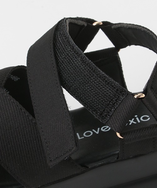 LOVETOXIC（ラブトキシック）の「クロスベルトサンダル（スニーカー・キッズ・ブラック/ホワイト・L/M/S）」の8枚目の写真